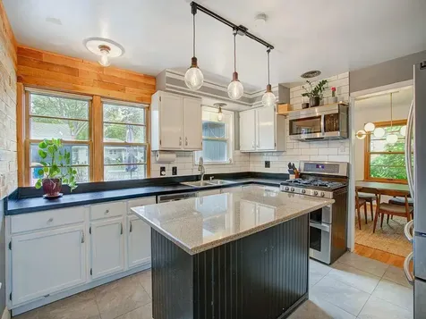 2011 Vincent Avenue N Minneapolis MN 55411