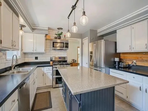 2011 Vincent Avenue N Minneapolis MN 55411