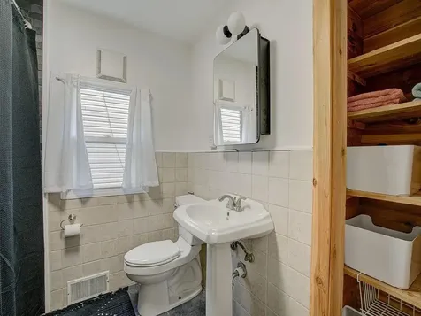 2011 Vincent Avenue N Minneapolis MN 55411