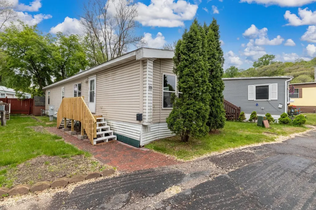 1403 Concord Street S South Saint Paul MN 55075