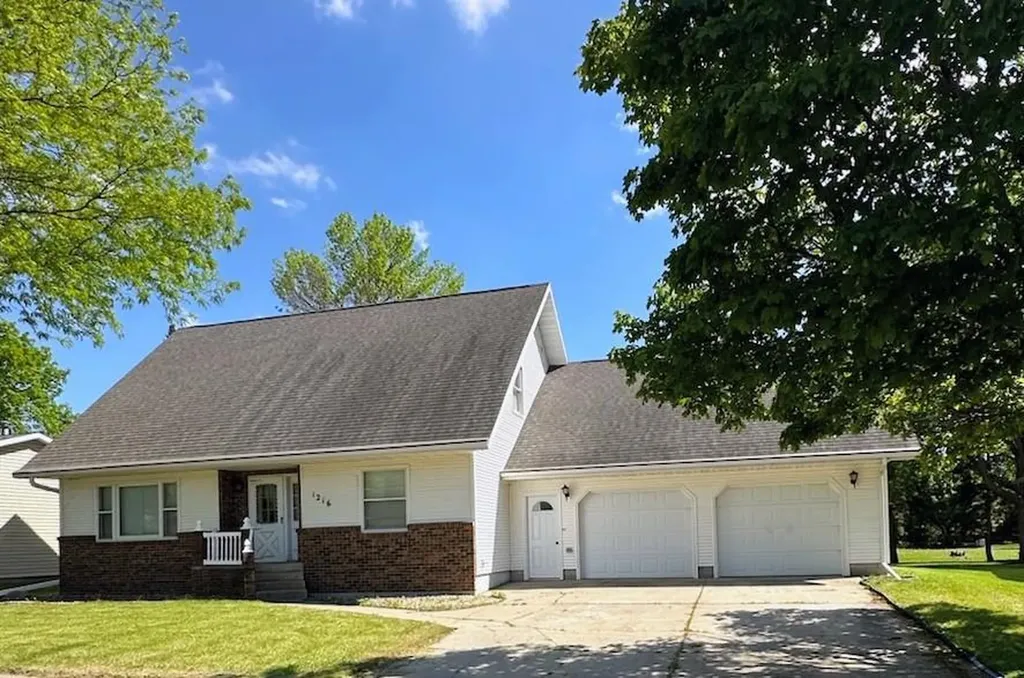 1216 Parkside Drive Marshall MN 56258