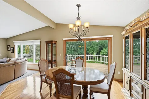 1484 Crest Drive Chaska MN 55318