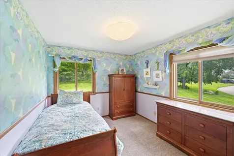 1484 Crest Drive Chaska MN 55318