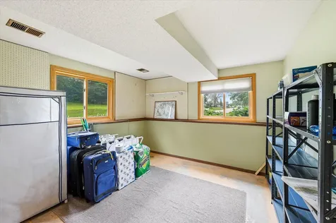 1484 Crest Drive Chaska MN 55318