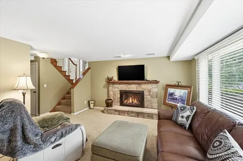 1484 Crest Drive Chaska MN 55318