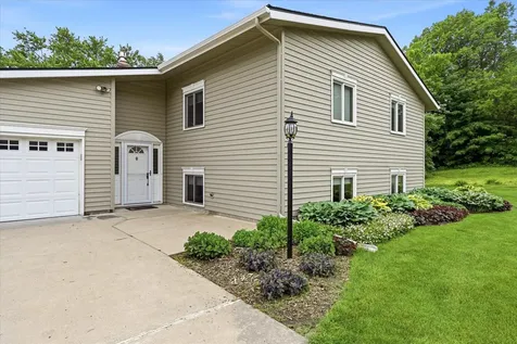 1484 Crest Drive Chaska MN 55318