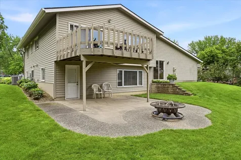 1484 Crest Drive Chaska MN 55318