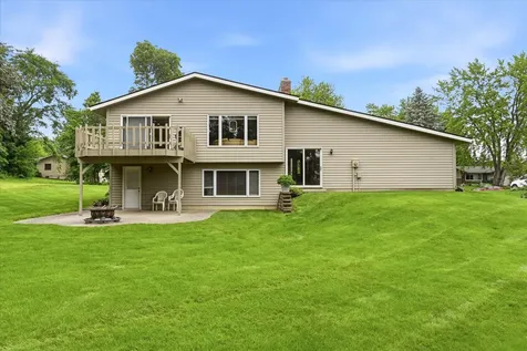 1484 Crest Drive Chaska MN 55318