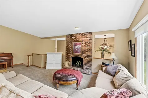 1484 Crest Drive Chaska MN 55318