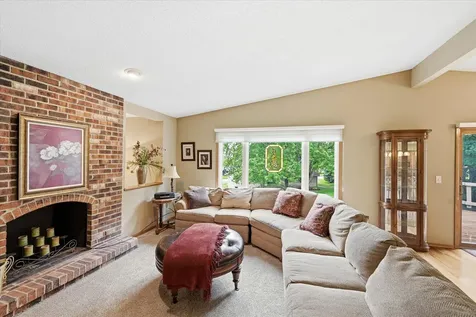 1484 Crest Drive Chaska MN 55318