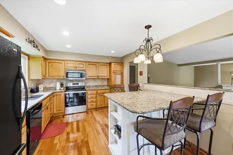 1484 Crest Drive Chaska MN 55318