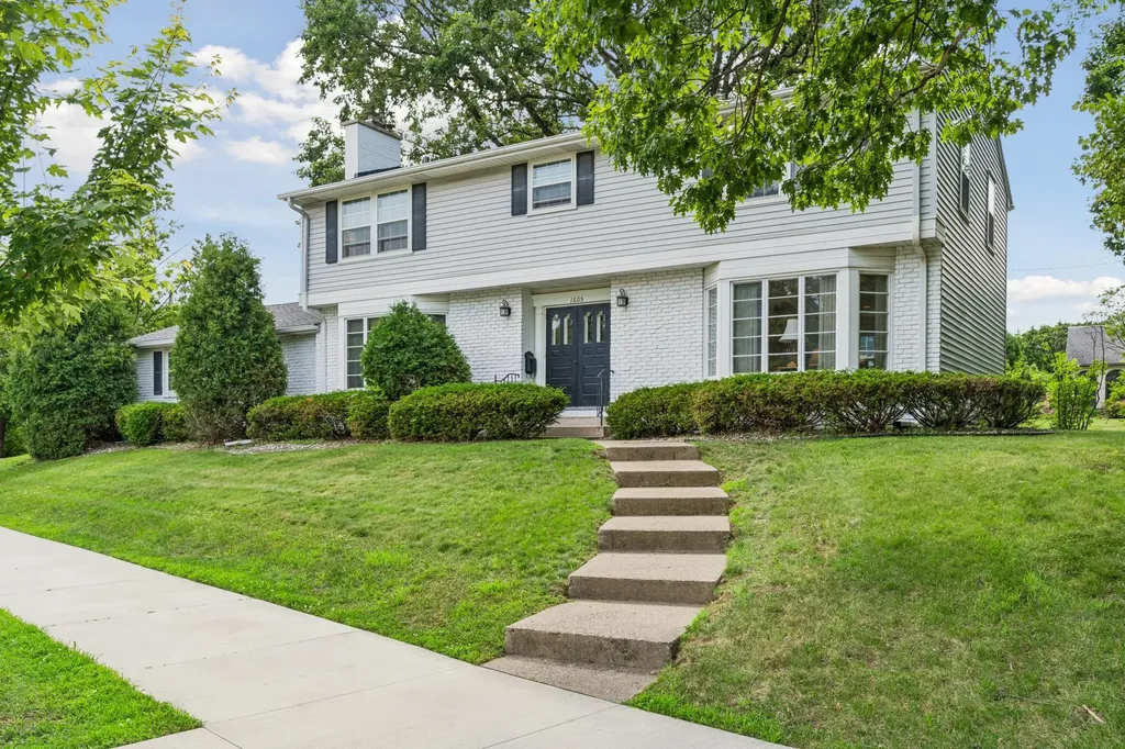 1605 Edgcumbe Road Saint Paul MN 55116
