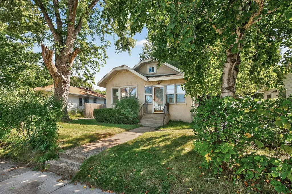 834 Iroquois Avenue Saint Paul MN 55119