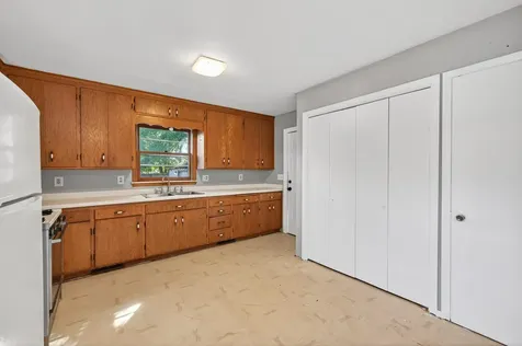 834 Iroquois Avenue Saint Paul MN 55119