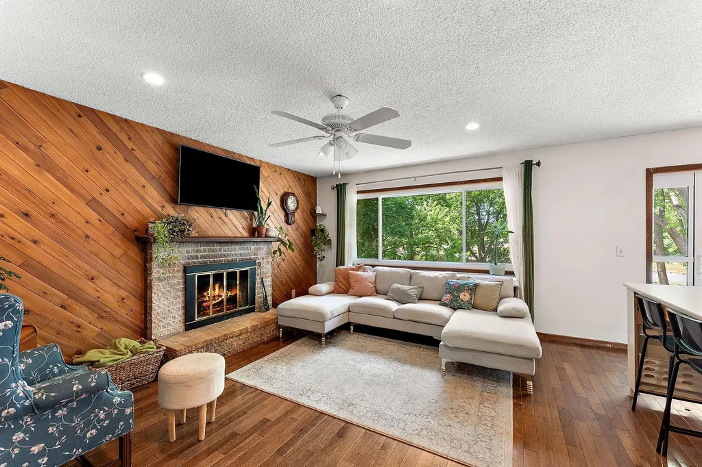 4513 Scott Trail Eagan MN 55122