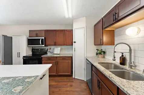 4513 Scott Trail Eagan MN 55122