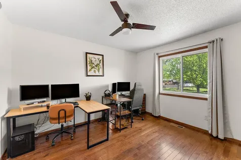 4513 Scott Trail Eagan MN 55122
