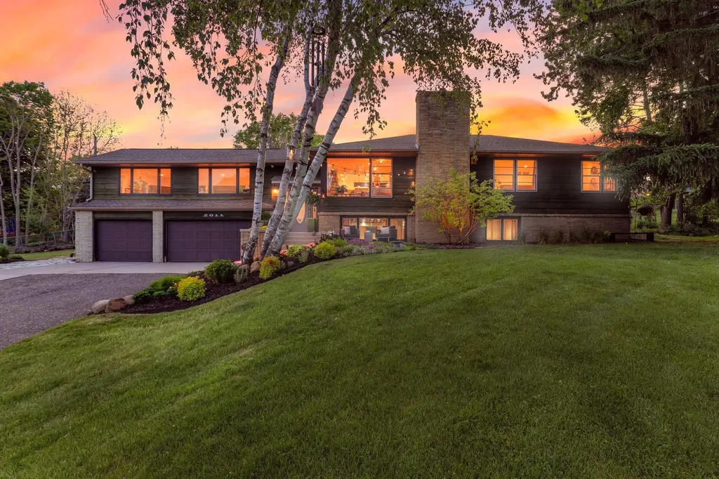 2011 Toledo Avenue N Golden Valley MN 55422