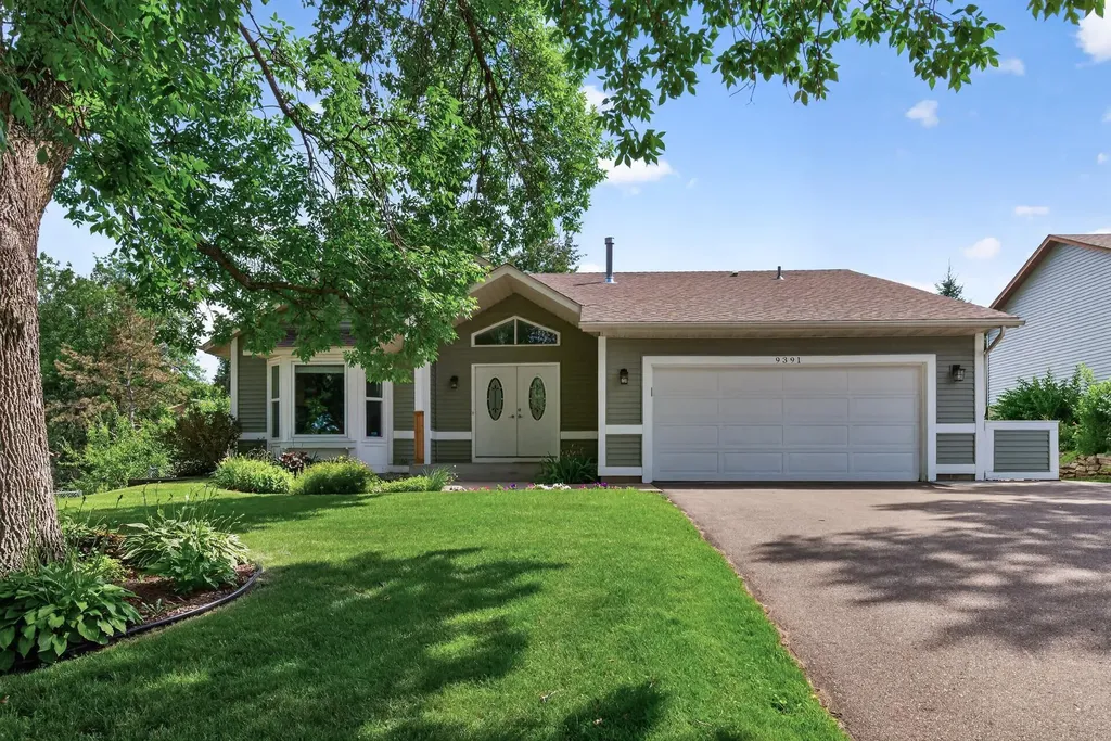9391 Newcastle Road Woodbury MN 55125