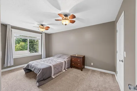 9391 Newcastle Road Woodbury MN 55125