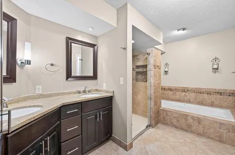 9391 Newcastle Road Woodbury MN 55125