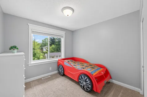 9391 Newcastle Road Woodbury MN 55125