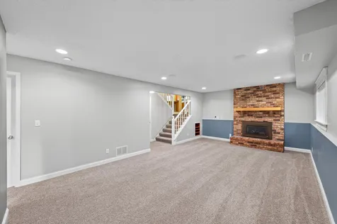 9391 Newcastle Road Woodbury MN 55125