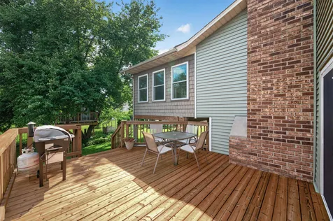 9391 Newcastle Road Woodbury MN 55125