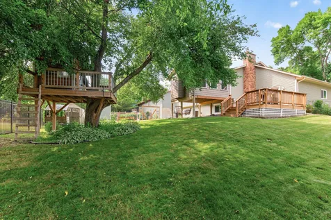 9391 Newcastle Road Woodbury MN 55125