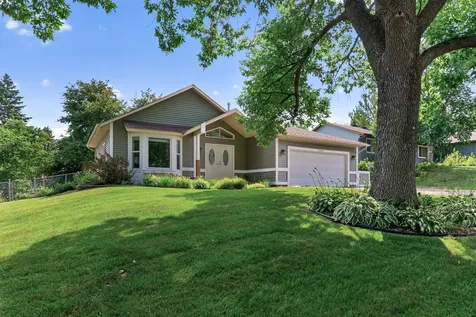 9391 Newcastle Road Woodbury MN 55125