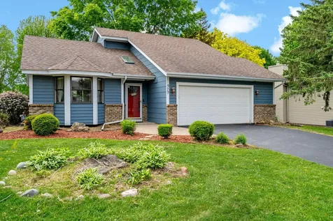 979 Pointe Way Eagan MN 55123