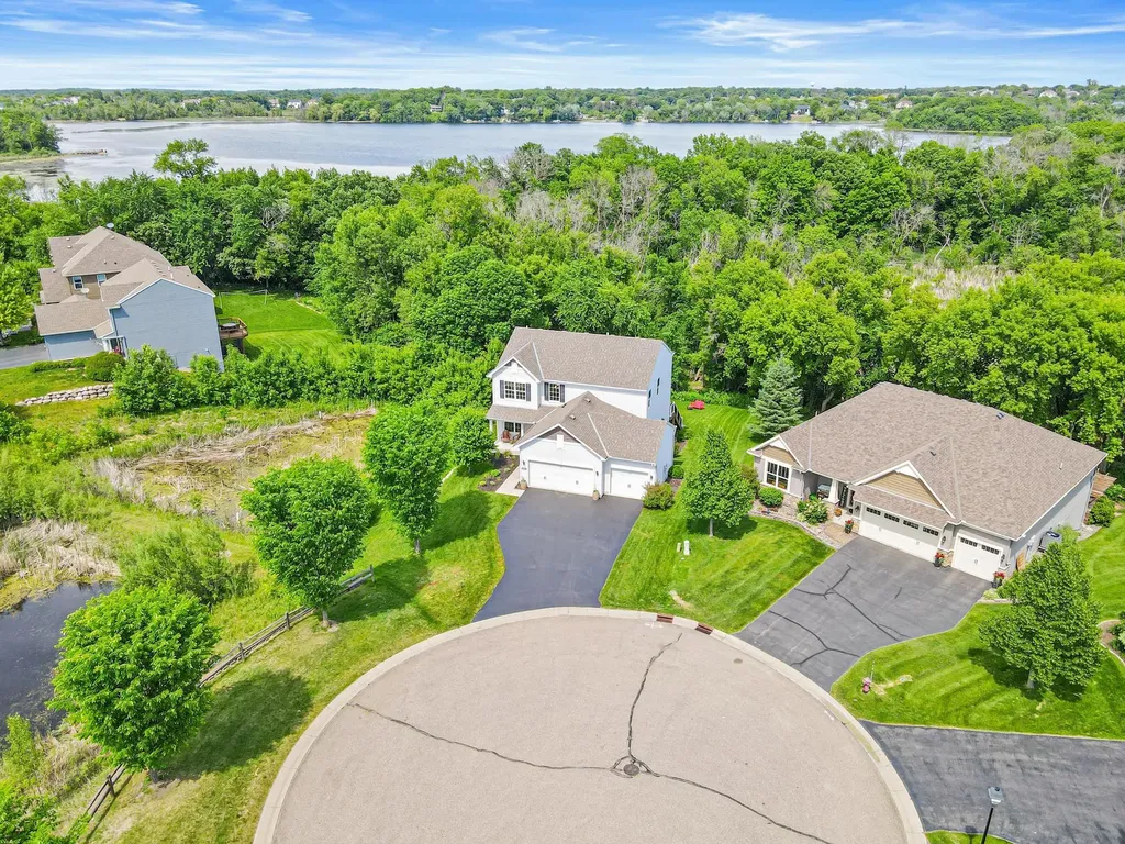 2215 Lake Circle Victoria MN 55386