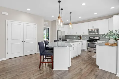 2215 Lake Circle Victoria MN 55386