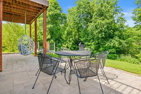 2215 Lake Circle Victoria MN 55386