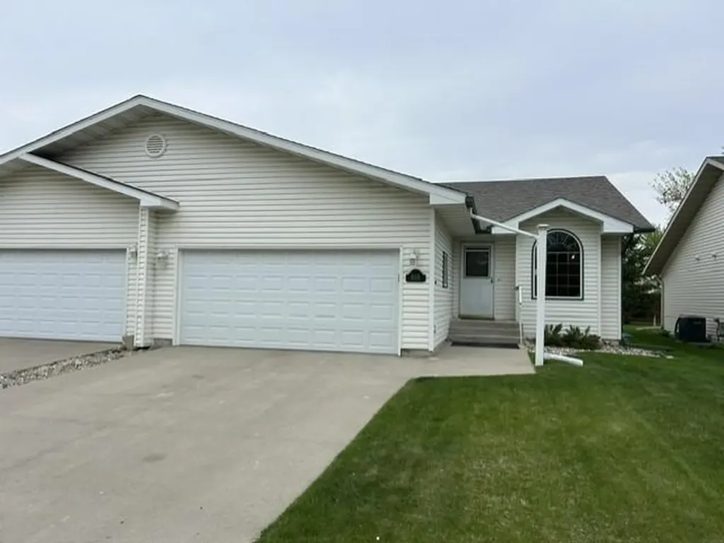 816 Lakeridge Place West Fargo ND 58078
