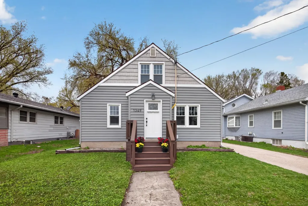 1349 10th Avenue S Fargo ND 58103