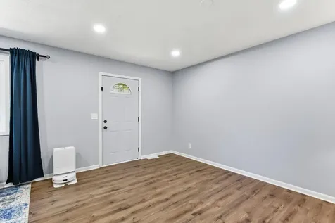 879 Iowa Avenue W Saint Paul MN 55117