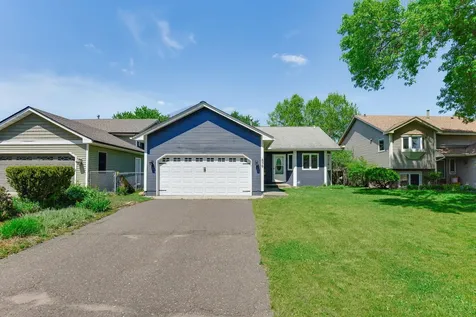 879 Iowa Avenue W Saint Paul MN 55117