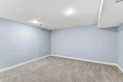 879 Iowa Avenue W Saint Paul MN 55117