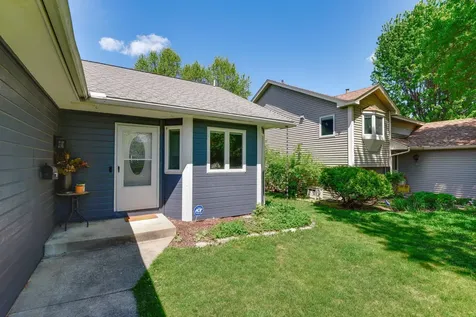 879 Iowa Avenue W Saint Paul MN 55117