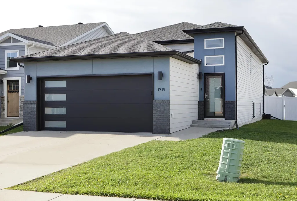 1719 67th Avenue S Fargo ND 58104