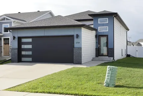 1719 67th Avenue S Fargo ND 58104