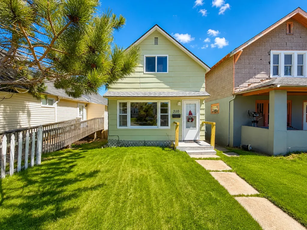 310 2nd Street Nashwauk MN 55769