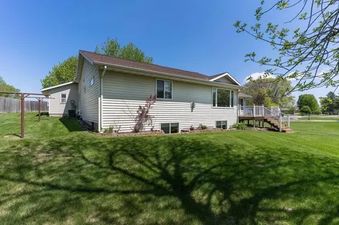 124 Bethesda Street NW Alexandria MN 56308