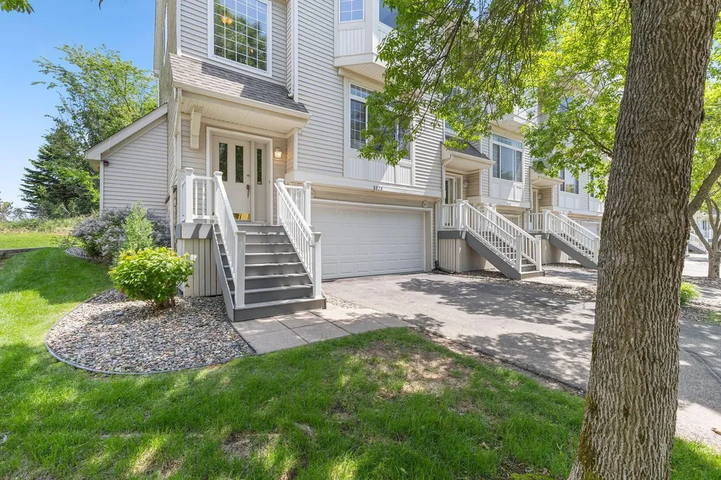 8828 Brunell Way Inver Grove Heights MN 55076