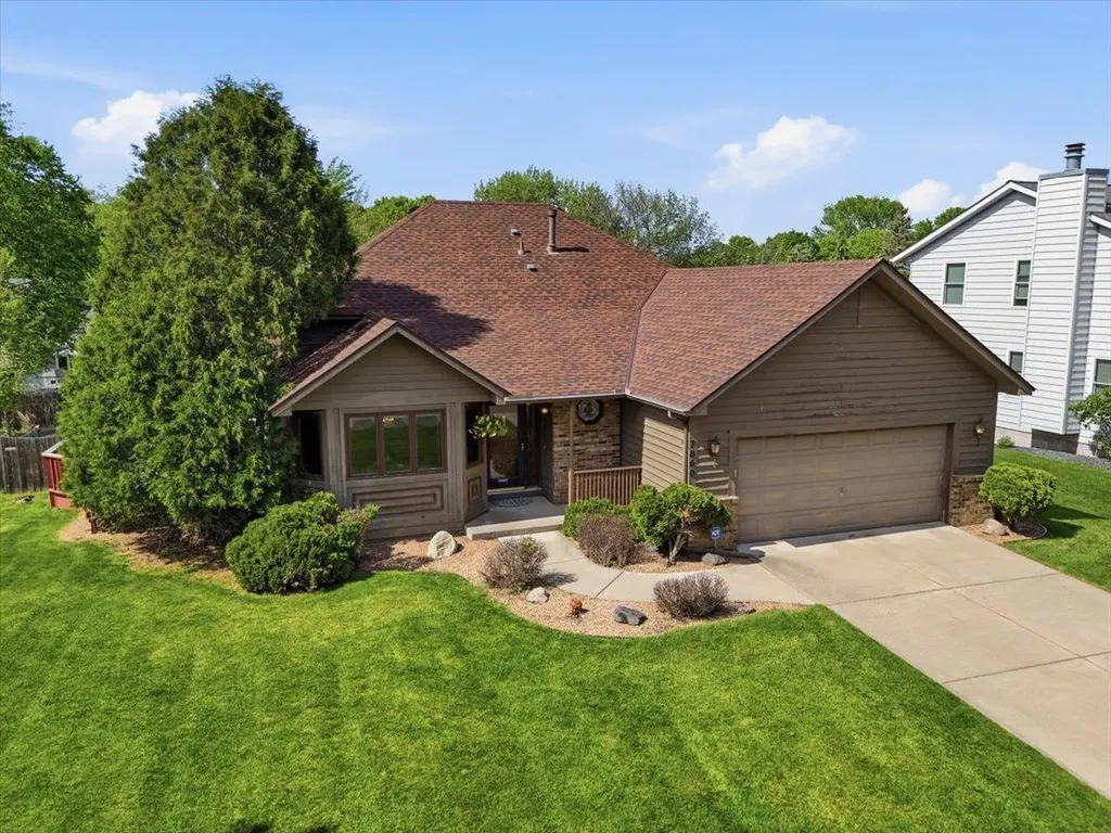 7860 Upper 17th Street N Oakdale MN 55128