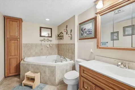 7860 Upper 17th Street N Oakdale MN 55128