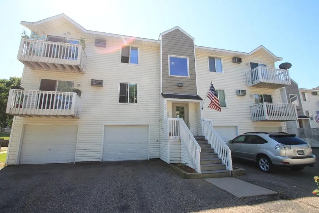 949 Wescott Trail Eagan MN 55123