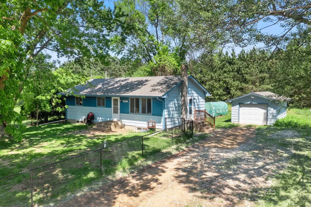2271 335th Lane NE Cambridge MN 55008