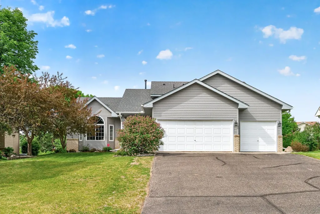 10035 Fallgold Parkway N Brooklyn Park MN 55443